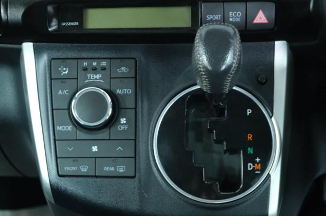 Toyota Wish II с пробегом 2009 года, цена 1 359 000 рублей, 152000 км, минивэн, Автокод Объявления