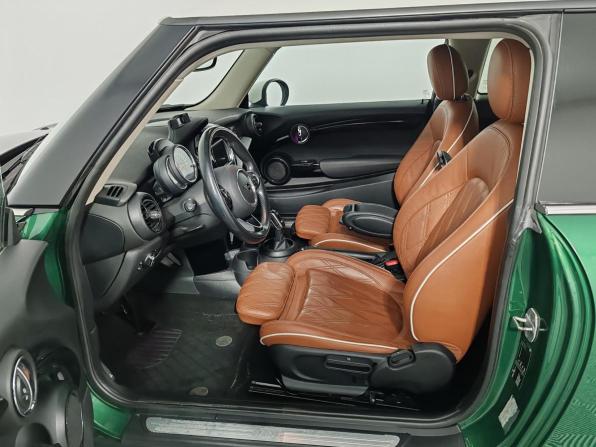 Mini Hatch III (F55/F56) Рестайлинг с пробегом 2021 года, цена 2 099 000 рублей, 99885 км, хэтчбек, Автокод Объявления