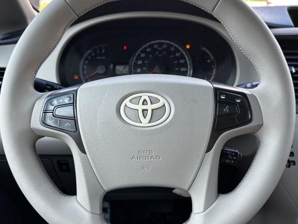 Toyota Sienna III с пробегом 2010 года, цена 2 050 000 рублей, 228619 км, минивэн, Автокод Объявления