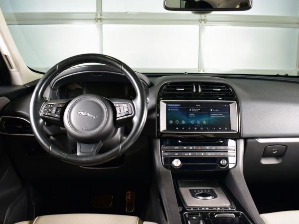 Jaguar F-Pace I с пробегом 2016 года, цена 2 375 995 рублей, 111096 км, внедорожник, Автокод Объявления