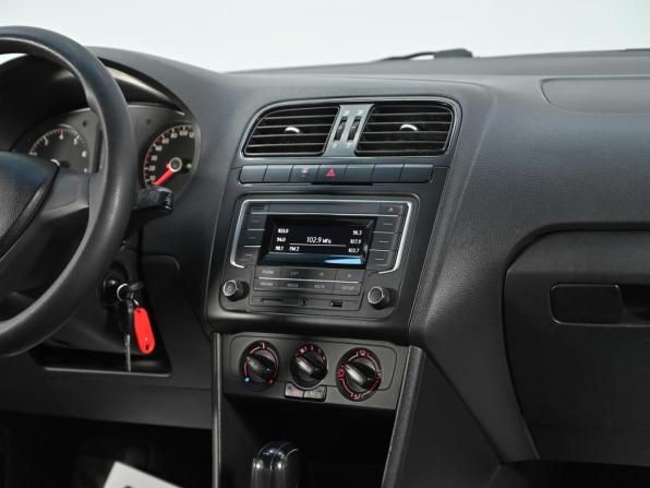Volkswagen Polo V Рестайлинг с пробегом 2016 года, цена 899 000 рублей, 102000 км, седан, Автокод Объявления