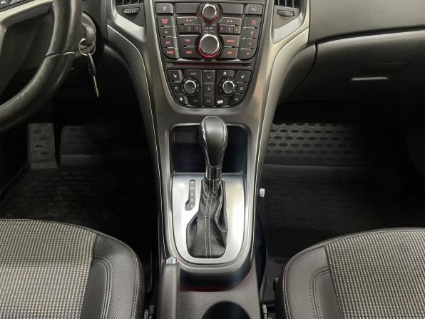 Opel Astra J с пробегом 2012 года, цена 879 000 рублей, 142598 км, хэтчбек, Автокод Объявления