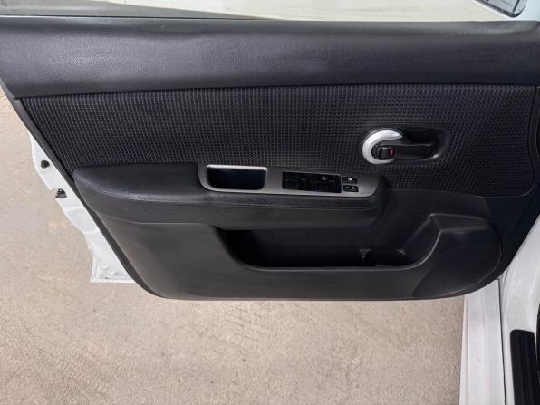 Nissan Tiida I Рестайлинг с пробегом 2013 года, цена 650 000 рублей, 206702 км, хэтчбек, Автокод Объявления