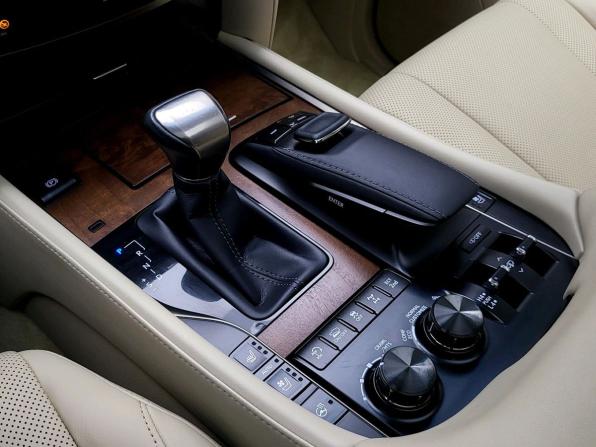 Lexus LX III Рестайлинг 2 с пробегом 2020 года, цена 10 189 000 рублей, 71484 км, внедорожник, Автокод Объявления