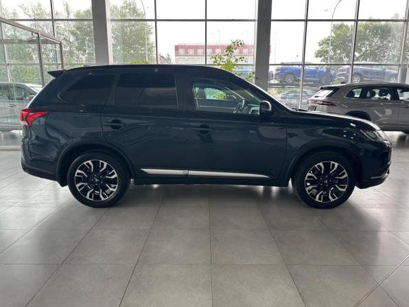 Mitsubishi Outlander III Рестайлинг 3 с пробегом 2021 года, цена 2 425 000 рублей, 20500 км, внедорожник, Автокод Объявления