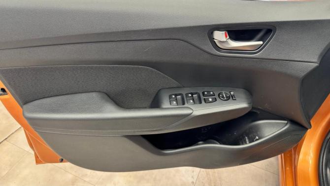 Hyundai Solaris II с пробегом 2018 года, цена 1 115 000 рублей, 151759 км, седан, Автокод Объявления
