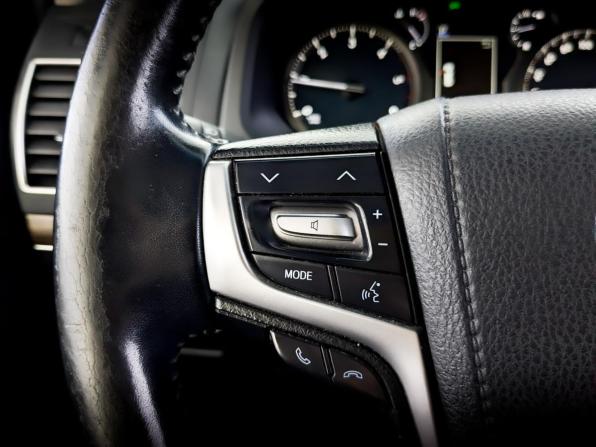Toyota Land Cruiser Prado 150 Series Рестайлинг 2 с пробегом 2019 года, цена 5 705 000 рублей, 85026 км, внедорожник, Автокод Объявления