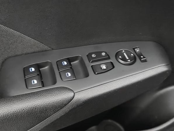 Hyundai Solaris II с пробегом 2018 года, цена 1 355 000 рублей, 91998 км, седан, Автокод Объявления