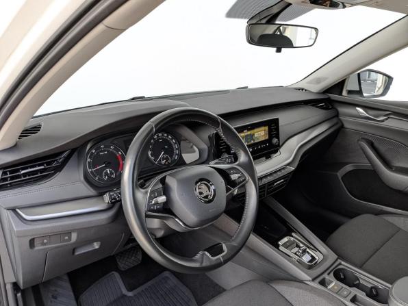 Skoda Octavia IV (A8) с пробегом 2021 года, цена 2 315 000 рублей, 87506 км, лифтбек, Автокод Объявления