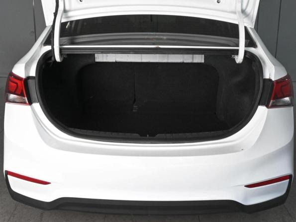 Hyundai Solaris II с пробегом 2017 года, цена 1 329 000 рублей, 180579 км, седан, Автокод Объявления