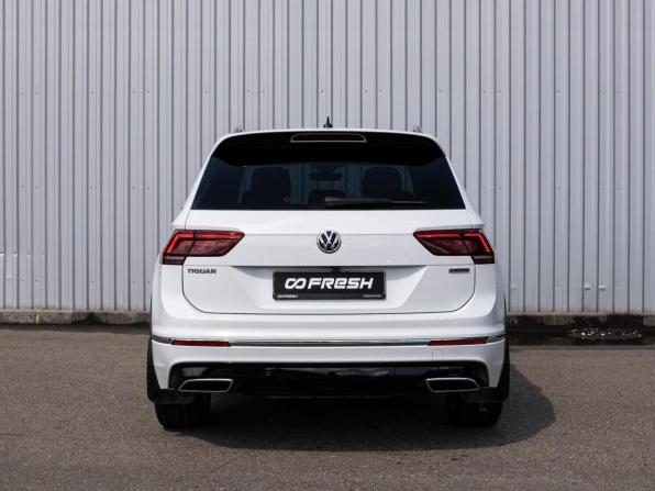 Volkswagen Tiguan II с пробегом 2018 года, цена 2 799 000 рублей, 142468 км, внедорожник, Автокод Объявления