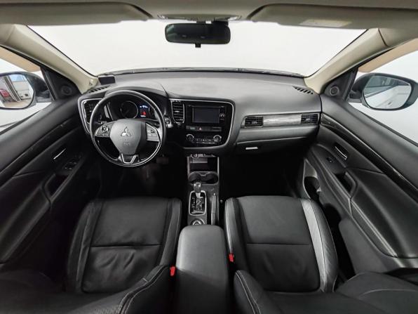 Mitsubishi Outlander III Рестайлинг 2 с пробегом 2016 года, цена 1 599 000 рублей, 176266 км, внедорожник, Автокод Объявления