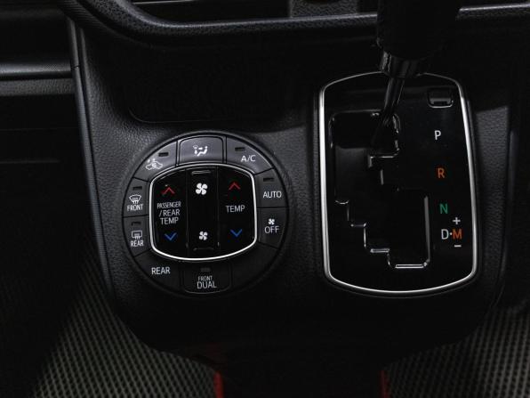 Toyota Noah III (R80) с пробегом 2017 года, цена 2 049 000 рублей, 180971 км, минивэн, Автокод Объявления