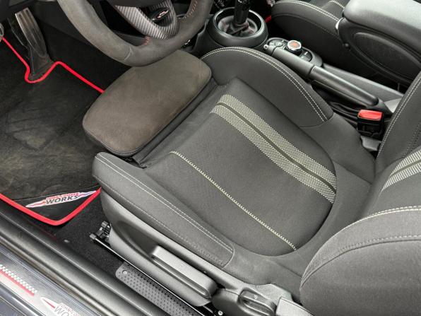 Mini Hatch III (F55/F56) Рестайлинг с пробегом 2020 года, цена 2 949 000 рублей, 94100 км, хэтчбек, Автокод Объявления