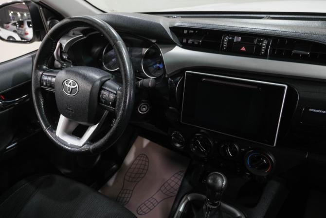 Toyota Hilux VIII с пробегом 2016 года, цена 2 919 000 рублей, 220000 км, offers.body_type.unknown, Автокод Объявления
