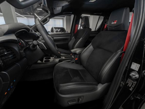 Toyota Hilux VIII Рестайлинг 2 с пробегом 2025 года, цена 7 750 000 рублей, 34 км, пикап, Автокод Объявления