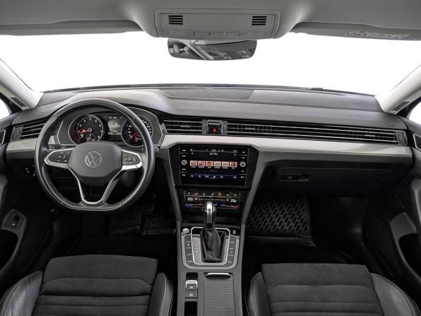Volkswagen Passat B8 Рестайлинг с пробегом 2021 года, цена 2 470 000 рублей, 90268 км, седан, Автокод Объявления