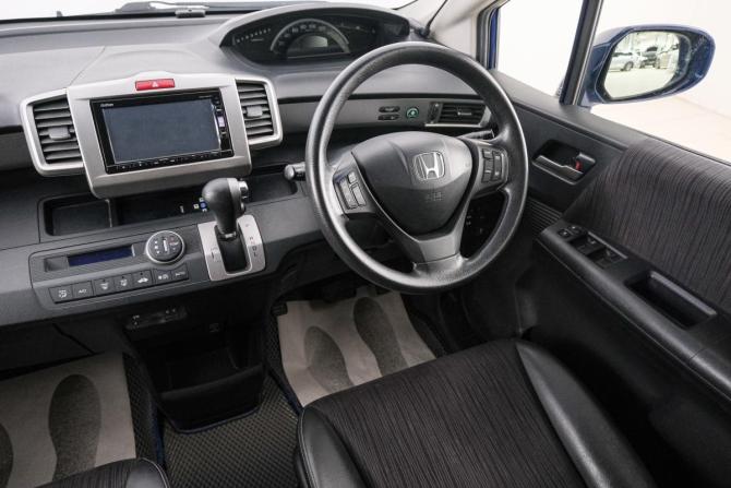 Honda Freed I Рестайлинг 2 с пробегом 2015 года, цена 1 299 000 рублей, 100400 км, компактвэн, Автокод Объявления