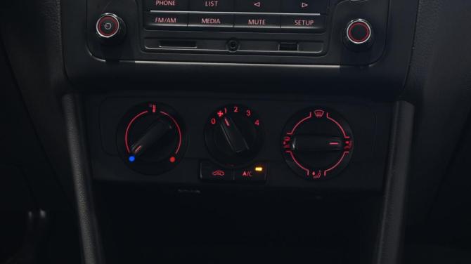 Volkswagen Polo V Рестайлинг с пробегом 2016 года, цена 939 000 рублей, 152000 км, седан, Автокод Объявления
