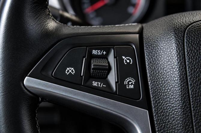 Opel Mokka I с пробегом 2014 года, цена 929 000 рублей, 245000 км, внедорожник, Автокод Объявления