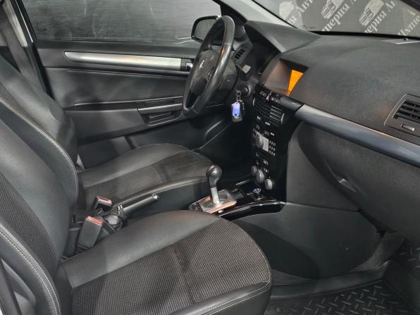 Opel Astra H Рестайлинг с пробегом 2009 года, цена 700 000 рублей, 124013 км, хэтчбек, Автокод Объявления