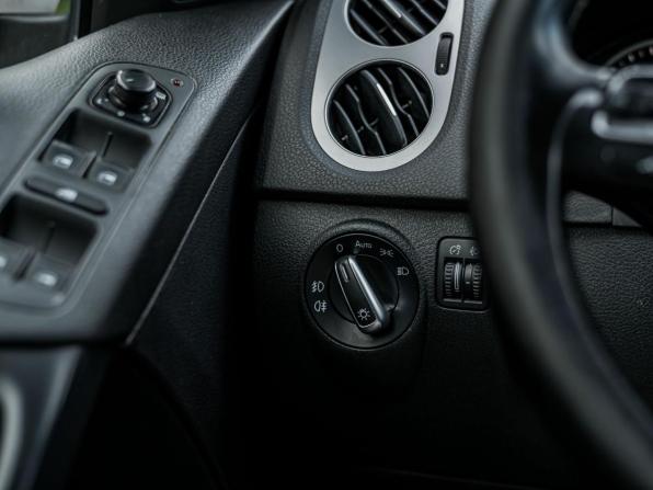 Volkswagen Tiguan I Рестайлинг с пробегом 2015 года, цена 875 000 рублей, 304649 км, внедорожник, Автокод Объявления