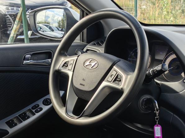 Hyundai Solaris I с пробегом 2013 года, цена 529 000 рублей, 235000 км, седан, Автокод Объявления