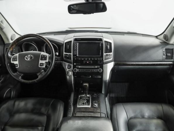 Toyota Land Cruiser 200 Series Рестайлинг 1 с пробегом 2013 года, цена 2 525 000 рублей, 667708 км, внедорожник, Автокод Объявления