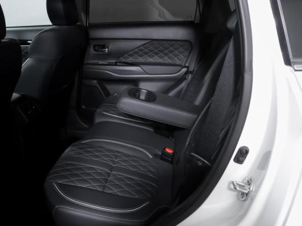 Mitsubishi Outlander III Рестайлинг 3 с пробегом 2022 года, цена 3 699 000 рублей, 8000 км, внедорожник, Автокод Объявления