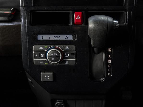 Toyota Roomy I Рестайлинг с пробегом 2021 года, цена 1 265 000 рублей, 69650 км, микровэн, Автокод Объявления