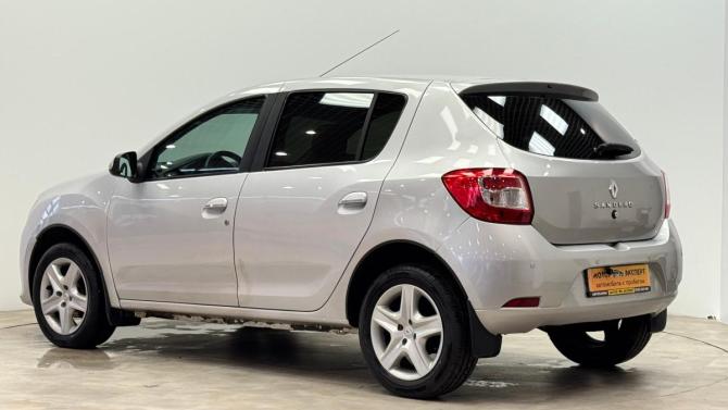 Renault Sandero II с пробегом 2015 года, цена 490 000 рублей, 300815 км, хэтчбек, Автокод Объявления