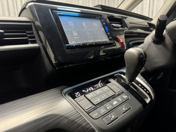 Honda Stepwgn V с пробегом 2016 года, цена 2 150 000 рублей, 169084 км, минивэн, Автокод Объявления