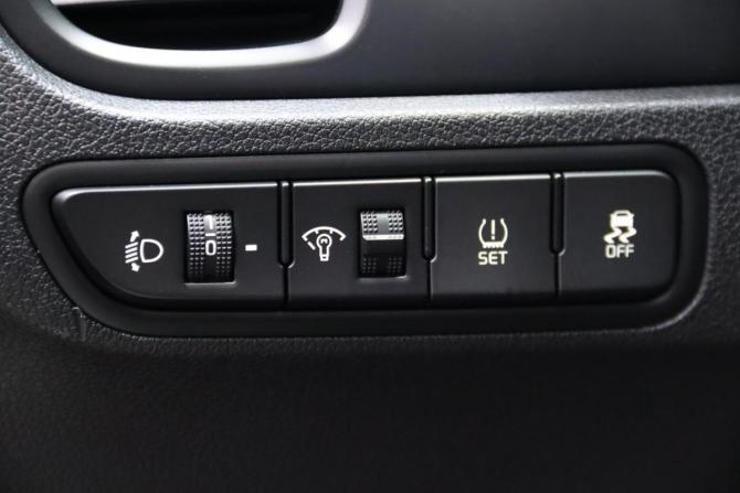 Kia Rio IV с пробегом 2018 года, цена 1 665 650 рублей, 77691 км, хэтчбек, Автокод Объявления