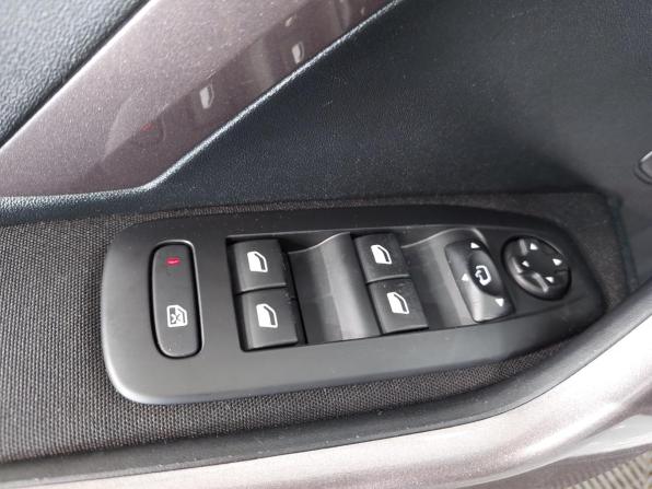 Peugeot 2008 I с пробегом 2014 года, цена 850 000 рублей, 112700 км, внедорожник, Автокод Объявления