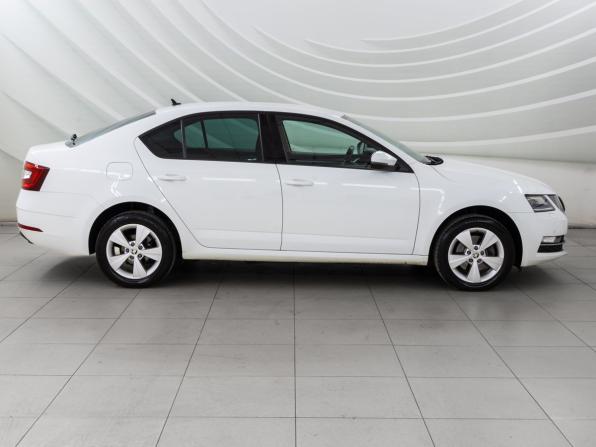 Skoda Octavia III (A7) Рестайлинг с пробегом 2020 года, цена 1 938 000 рублей, 157722 км, лифтбек, Автокод Объявления