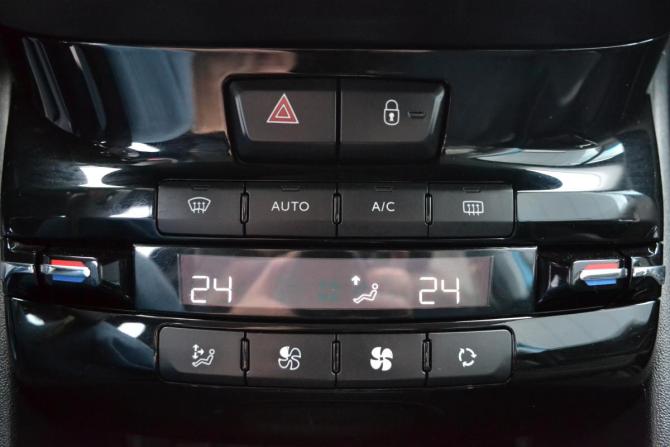 Peugeot 208 I с пробегом 2013 года, цена 650 000 рублей, 224274 км, хэтчбек, Автокод Объявления