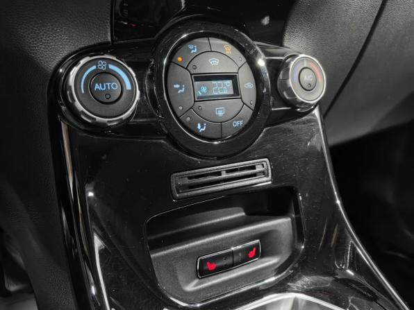 Ford Fiesta Mk6 Рестайлинг с пробегом 2015 года, цена 800 000 рублей, 76407 км, хэтчбек, Автокод Объявления