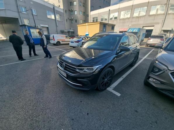 Volkswagen Tiguan II Рестайлинг с пробегом 2021 года, цена 2 720 000 рублей, 160000 км, внедорожник, Автокод Объявления