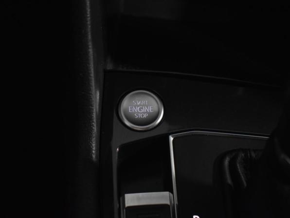 Volkswagen Tiguan II с пробегом 2018 года, цена 1 899 000 рублей, 150010 км, внедорожник, Автокод Объявления