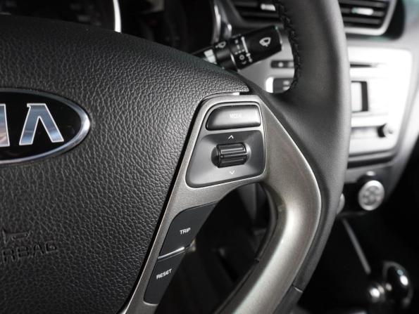 Kia Rio III Рестайлинг с пробегом 2016 года, цена 1 309 000 рублей, 93240 км, седан, Автокод Объявления