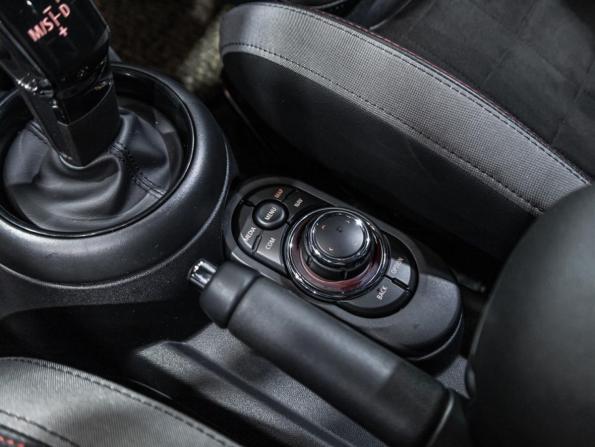 Mini Hatch III (F55/F56) Рестайлинг 2 с пробегом 2021 года, цена 3 649 700 рублей, 79207 км, хэтчбек, Автокод Объявления