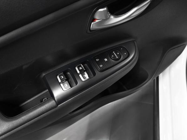 Kia Rio IV с пробегом 2018 года, цена 1 345 000 рублей, 183145 км, хэтчбек, Автокод Объявления