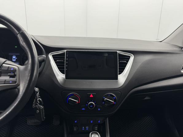 Hyundai Solaris II с пробегом 2017 года, цена 1 311 000 рублей, 92170 км, седан, Автокод Объявления
