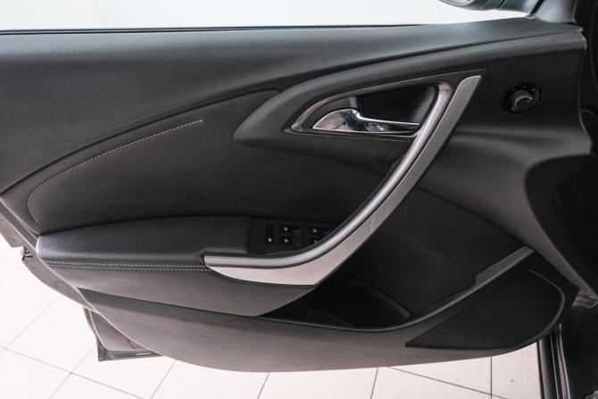 Opel Astra J Рестайлинг с пробегом 2013 года, цена 869 000 рублей, 169655 км, седан, Автокод Объявления