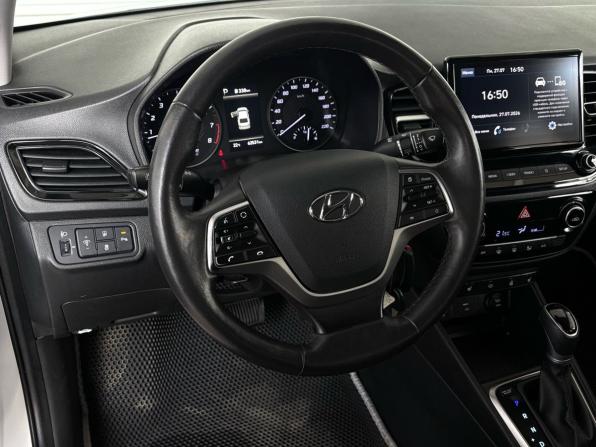 Hyundai Solaris II Рестайлинг с пробегом 2021 года, цена 1 690 000 рублей, 62520 км, седан, Автокод Объявления