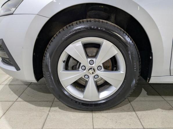 Skoda Octavia IV (A8) с пробегом 2021 года, цена 2 400 000 рублей, 79688 км, лифтбек, Автокод Объявления