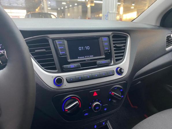 Hyundai Solaris II с пробегом 2018 года, цена 1 225 000 рублей, 115100 км, седан, Автокод Объявления