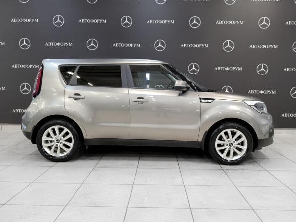 Kia Soul II Рестайлинг с пробегом 2018 года, цена 1 595 000 рублей, 97468 км, хэтчбек, Автокод Объявления