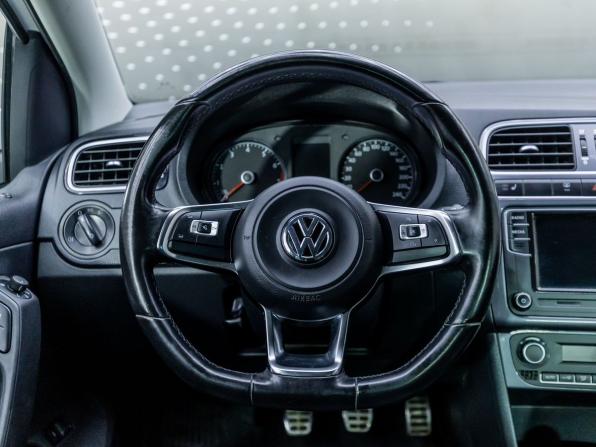 Volkswagen Polo V Рестайлинг с пробегом 2018 года, цена 1 105 000 рублей, 79742 км, седан, Автокод Объявления