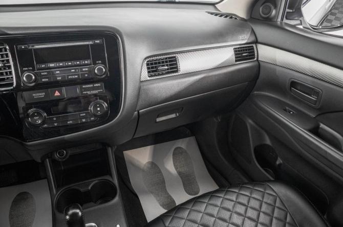 Mitsubishi Outlander III Рестайлинг 2 с пробегом 2015 года, цена 1 599 000 рублей, 210000 км, внедорожник, Автокод Объявления
